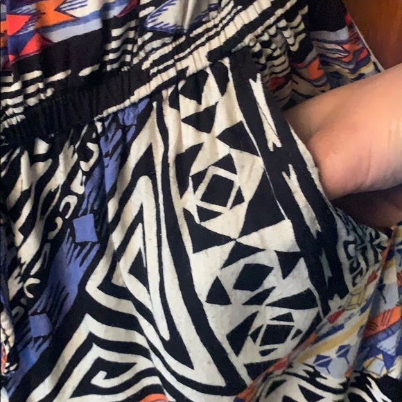 Patterned Strapless Romper - Picture 5 of 5